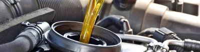¿Por qué se enciende la luz del aceite del coche si tiene aceite?