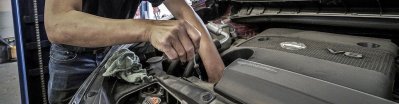 ¿Por qué se enciende la luz del aceite del coche si tiene aceite?