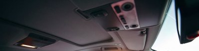 ¿Cómo arreglar el techo del coche despegado?