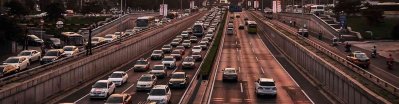 Diferencia entre vía de servicio y área de servicio