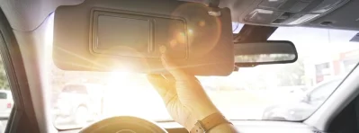 ¿Cómo se llama el parasol del coche y cuál es su función?