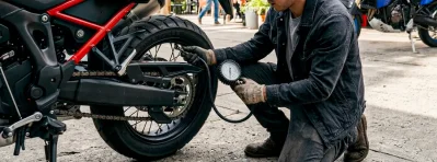 ¿Cuál es la presión de una llanta de moto?