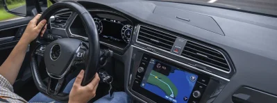 ¿Qué es el salpicadero del coche? Partes y funciones