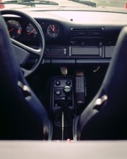 Tensar el freno de mano del coche