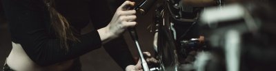 ¿Cómo cambiar los discos de embrague una moto?