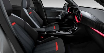 OPEL Mokka BEV 50kWh GS Line Interior Perfil