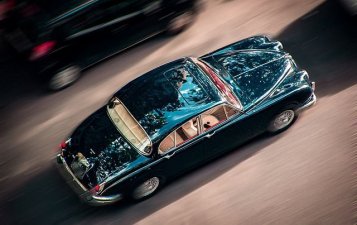 Estos son los coches que tiene el millonario Amancio Ortega en su garaje