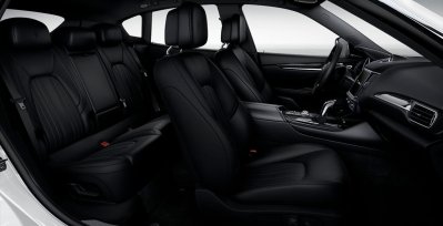 MASERATI Levante GT Hybrid interior perfil