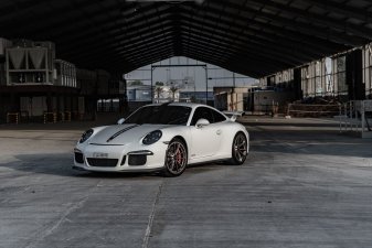 Famosos que no podrán comprarse más coches de lujo