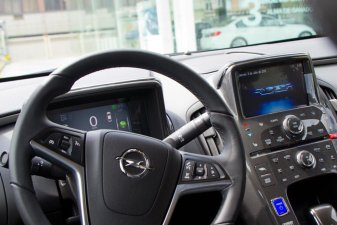 ¿Es necesario sacarse el carnet de conducir para poder conducir un coche autónomo?