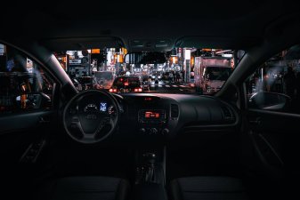 Los accesorios y elementos que debes llevar en tu coche eléctrico