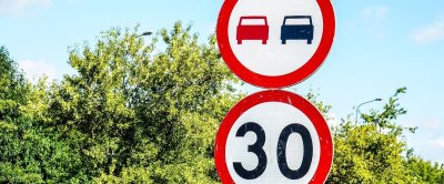 Alerta límite de velocidad coche