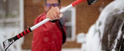 Cepillo y rasqueta para nieve coche