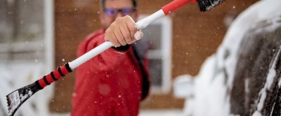 Cepillo y rasqueta para nieve coche