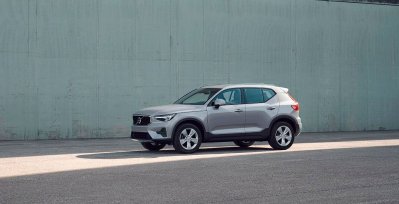 VOLVO XC40 2.0 B3 G Core Auto exterior perfil 2