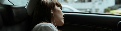 ¿Es legal dormir en el coche? Conoce la normativa y evita multas