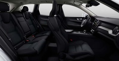 VOLVO XC60 2.0 B5 G AWD Core Auto interior trasera