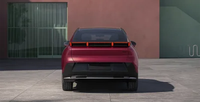 Lynk & Co 02 More 66kW trasera