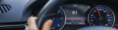 ¿Cuál es la velocidad máxima en una carretera convencional?