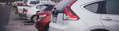 Conoce la diferencia entre parar, aparcar y estacionar