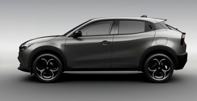 Alfa-Romeo-Junior-Ibrida-Speciale-100kW-136CV-lateral