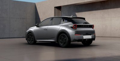 LANCIA-YPSILON-HYBRID-100CV-AUTOMATICO-trasera