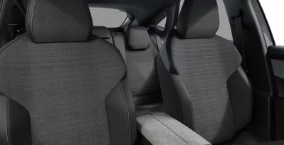 Peugeot-3008-Hybrid-1.2-100kW-Allure-interior-trasera