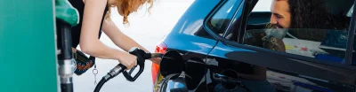 ¿Cuántos litros de gasolina puede contener un coche?