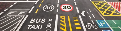 Nuevas señales de tráfico pintadas en el suelo: qué son, tipos y cómo interpretarlas correctamente
