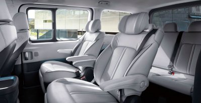 Hyundai Staria 2.2CRDi 177CV AT Maxx 9p interior trasera