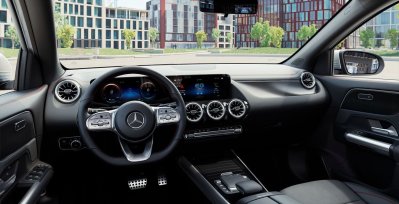 Mercedes EQA 250+ interior delantera