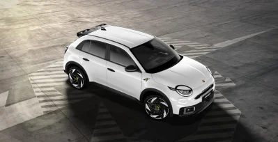 Abarth 600e Turismo lateral