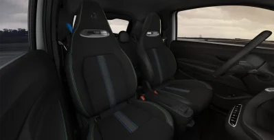 Abarth 500e 42kWh interior trasera