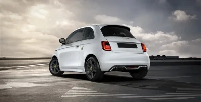 Abarth 500e 42kWh trasera