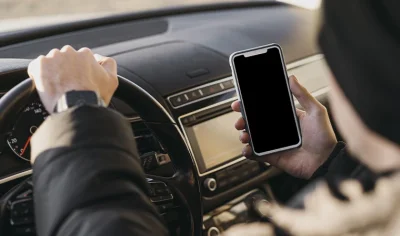 ¿Cuántos puntos te quitan por utilizar el teléfono móvil mientras conduces? - Cuantos puntos te quitan por utilizar el telefono movil mientras conduces cuadrada 2 1