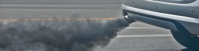 ¿Por qué mi coche echa humo negro?