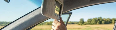 ¿Cómo se llama el parasol del coche y cuál es su función?