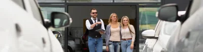 Cómo elegir coche en Canarias: diferencias entre islas, clima, carreteras y consejos antes de visitar un concesionario