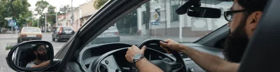 ¿Se puede adelantar por la derecha en España?