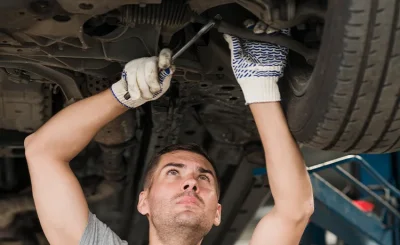 ¿Por qué el volante se mueve de un lado para otro? - Por que el volante se mueve hacia un lado Causas riesgos y como solucionarlo 1