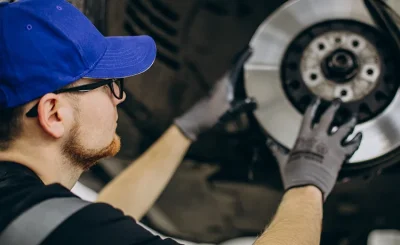 ¿Por qué el volante se mueve de un lado para otro? - Por que el volante se mueve hacia un lado Causas riesgos y como solucionarlo 2