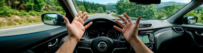 ¿Por qué el volante se mueve hacia un lado? Causas, riesgos y cómo solucionarlo