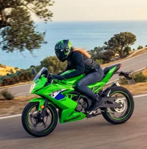 Renting Kawasaki Ninja 125 | Precios Sin Entrada - Una nueva forma de conducir sin comprar y ahorrando dinero Kawasaki Ninja 125