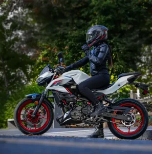 Renting Kawasaki Z500 | Ofertas Sin Entrada - Una nueva forma de conducir sin comprar y ahorrando dinero Kawasaki Z500