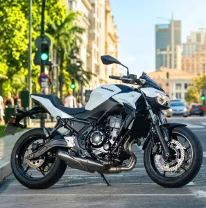 Renting Kawasaki Z650 | Precios Sin Entrada - Una nueva forma de conducir sin comprar y ahorrando dinero Kawasaki Z650