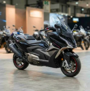 Renting Motos Kymco AK 550 | Precios Sin Entrada - Una nueva forma de conducir sin comprar y ahorrando dinero Kymco AK 550