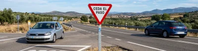 Señal de ceda el paso: qué te obliga a hacer, multa y diferencia con el STOP