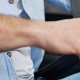 ¿Cómo quitarse el cinturón de seguridad?