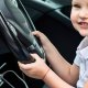 ¿Con qué altura y edad se puede ir delante en el coche?