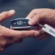 ¿Cómo cambiar la pila de la llave de un Mercedes?